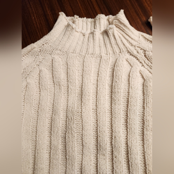 American Eagle mock neck cropped sweater size xs NWOT - Picture 2 of 6